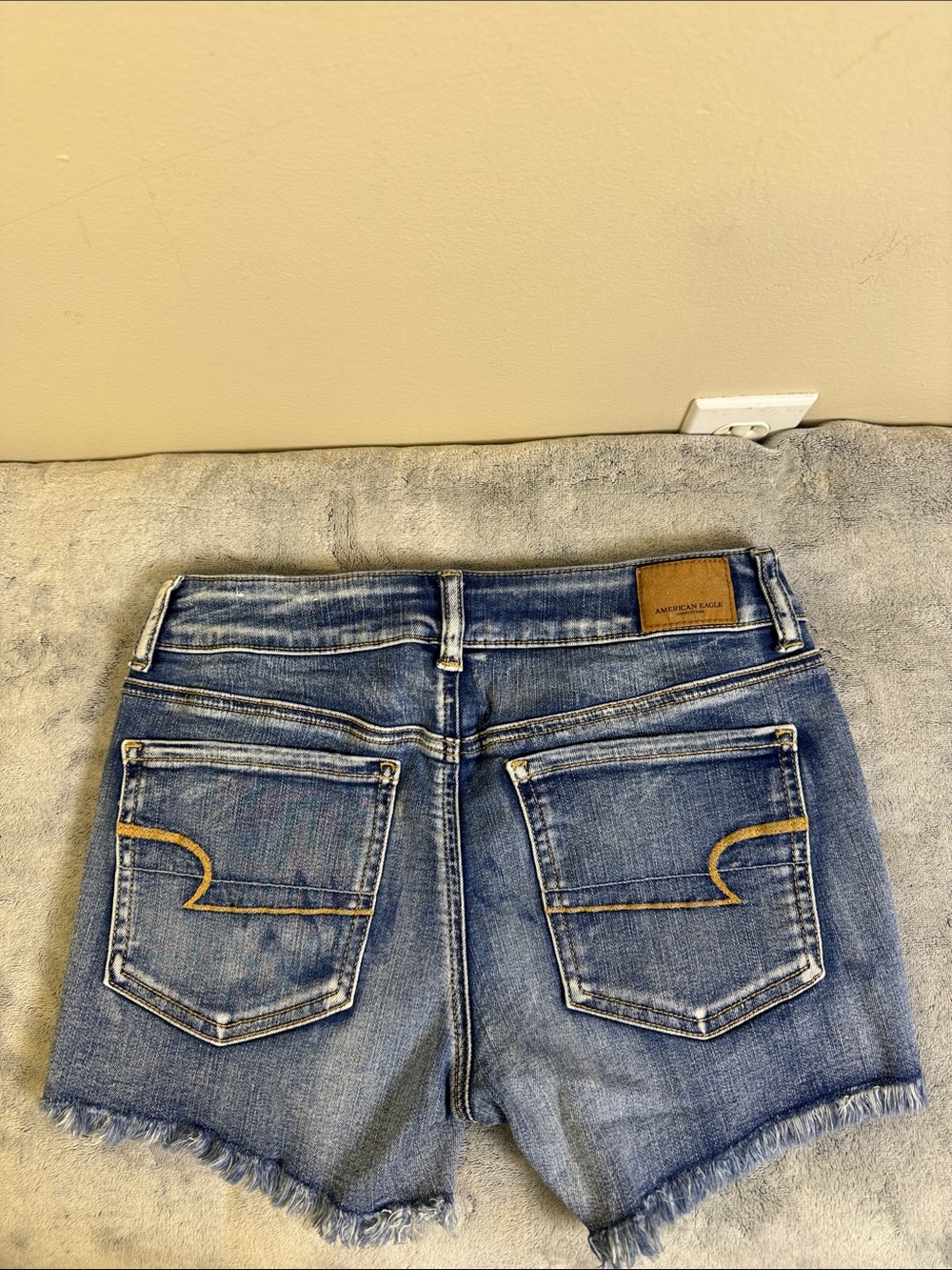 American Eagle Next Level Stretch Midi Denim Shorts - Size 6 - Picture 4 of 4